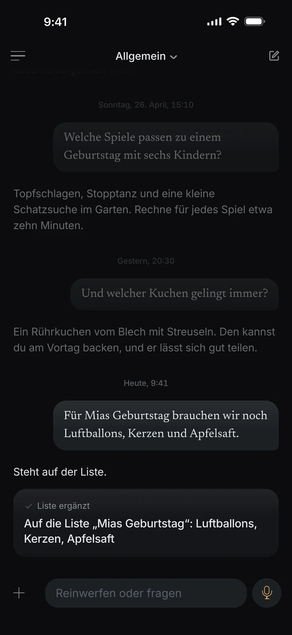 Ein Chat in dunel: „Für Mias Geburtstag brauchen wir noch Luftballons, Kerzen und Apfelsaft.“ dunel antwortet „Steht auf der Liste.“ Darunter die Karte Liste ergänzt: Auf die Liste Mias Geburtstag: Luftballons, Kerzen, Apfelsaft.