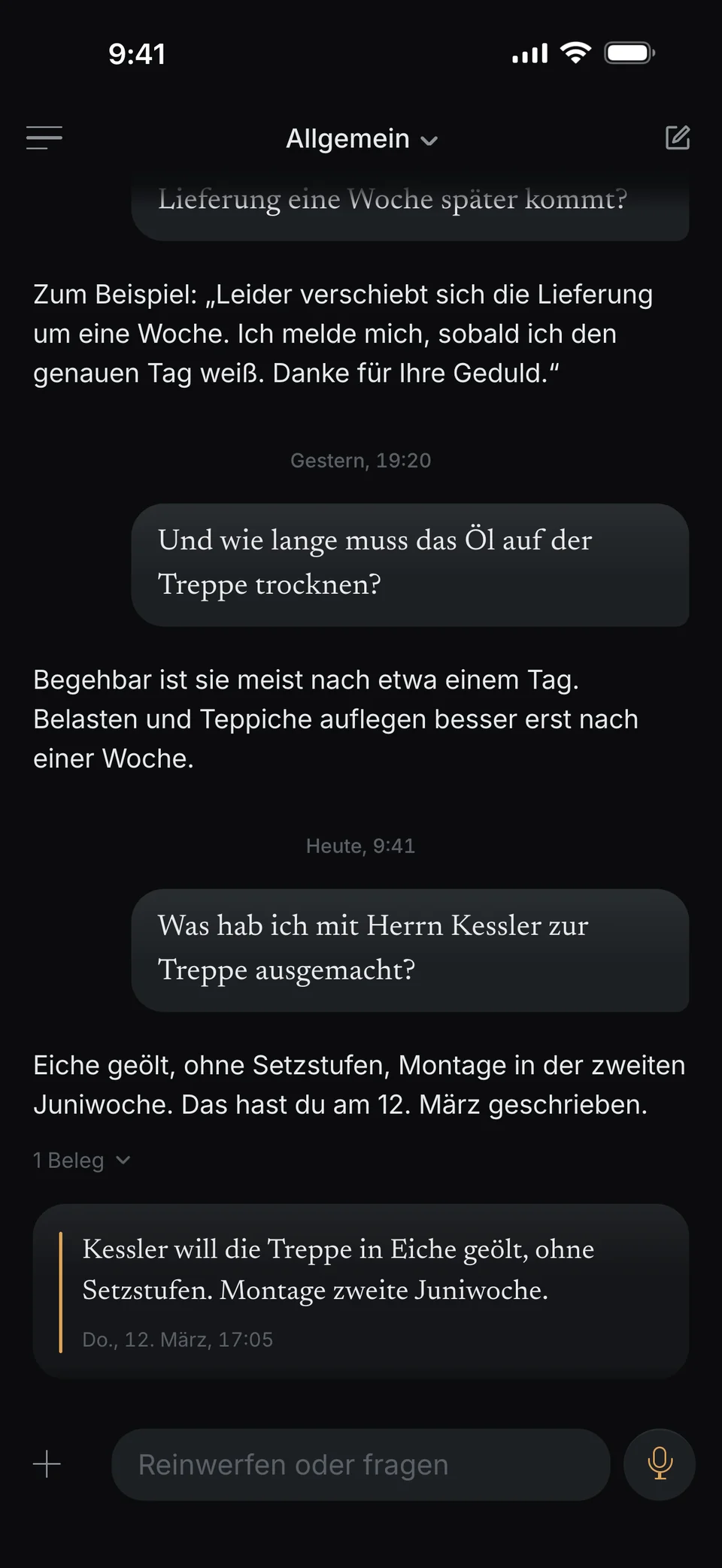 Ein Chat in dunel: Du fragst „Was hab ich mit Herrn Kessler zur Treppe ausgemacht?“, dunel antwortet „Eiche geölt, ohne Setzstufen, Montage in der zweiten Juniwoche. Das hast du am 12. März geschrieben.“ Darunter dein Satz vom Donnerstag, 12. März, 17:05.