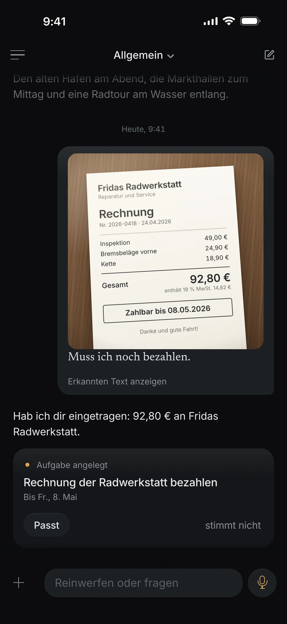 Du schickst das Foto einer Rechnung von Fridas Radwerkstatt über 92,80 Euro, zahlbar bis 8. Mai, und schreibst: Muss ich noch bezahlen. dunel antwortet: Hab ich dir eingetragen: 92,80 € an Fridas Radwerkstatt. Darunter die Karte: Aufgabe angelegt, Rechnung der Radwerkstatt bezahlen, bis Freitag, 8. Mai.