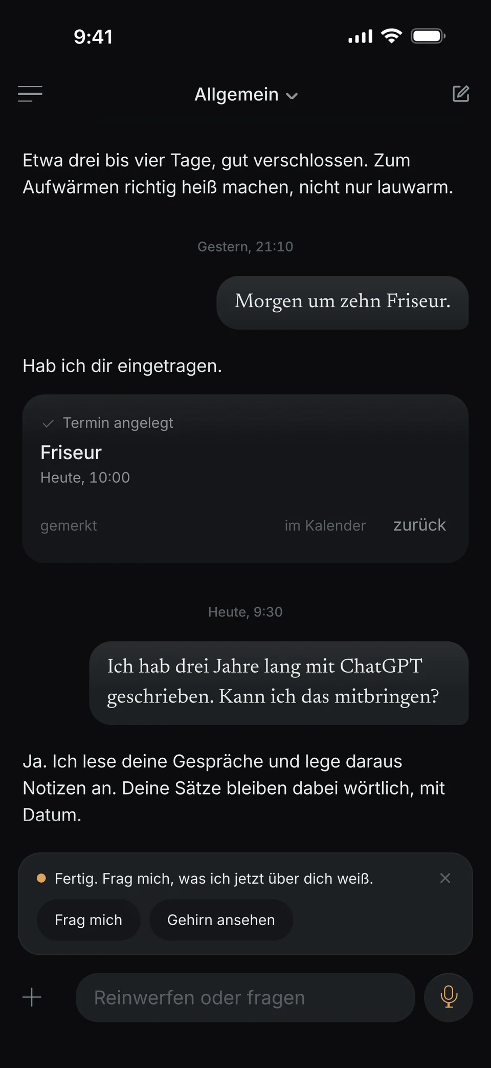 dunel auf dem iPhone. Im Chat steht die Frage „Ich hab drei Jahre lang mit ChatGPT geschrieben. Kann ich das mitbringen?“ Über dem Eingabefeld zeigt eine Karte: Fertig. Frag mich, was ich jetzt über dich weiß. Daneben die Knöpfe Frag mich und Gehirn ansehen.